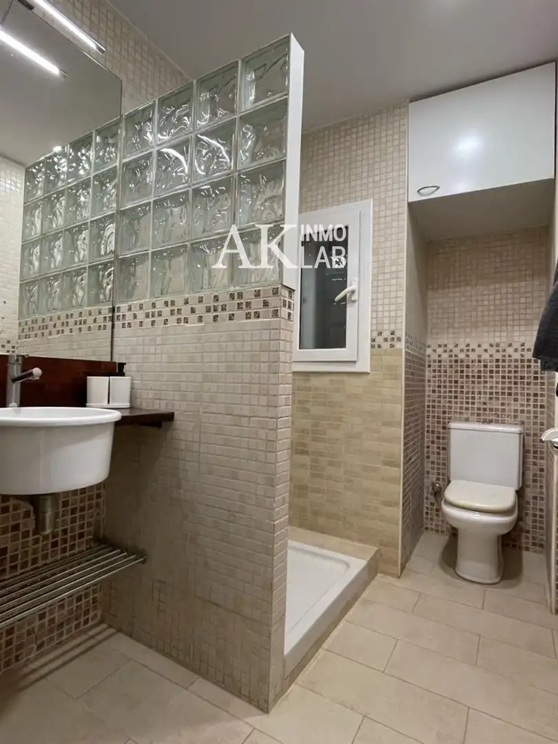 Badezimmer von Wohnungen zur Miete in Barcelona mit Klimaanlage