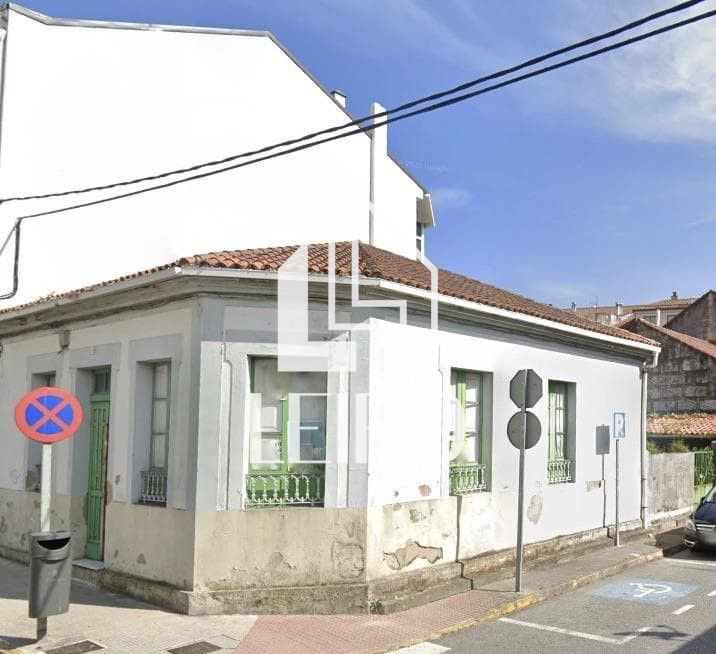Vista exterior de Casa o xalet en venda en Vilagarcía de Arousa amb Jardí privat