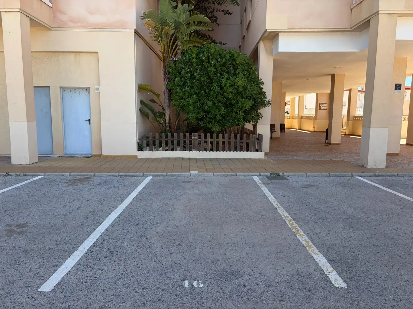 Parkplatz von Wohnung zum Verkauf in La Manga del Mar Menor mit Klimaanlage, Terrasse und Möbliert