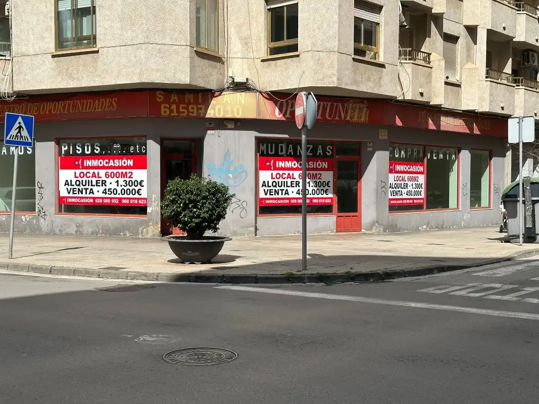 Vista exterior de Local de alquiler en Gandia