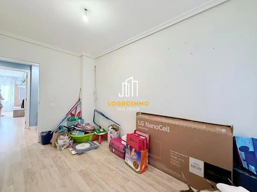Flat for sale in  Logroño  with Air Conditioner, Heating and Parquet flooring