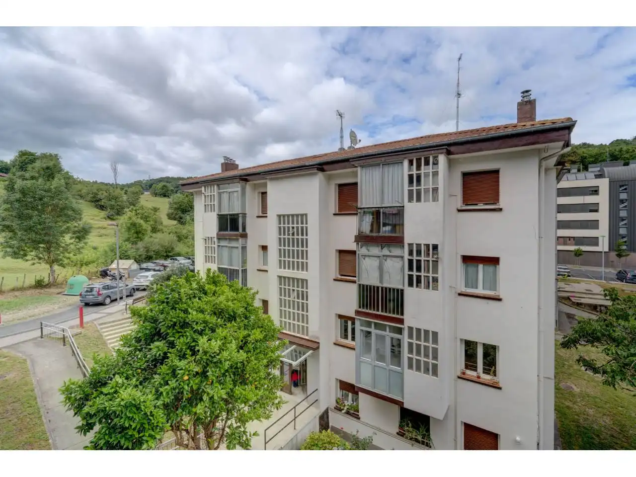 Vista exterior de Pis en venda en Hernani amb Calefacció, Terrassa i Moblat