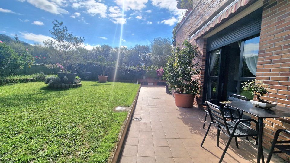 Jardín de Piso en venta en Donostia - San Sebastián  con Calefacción, Jardín privado y Terraza