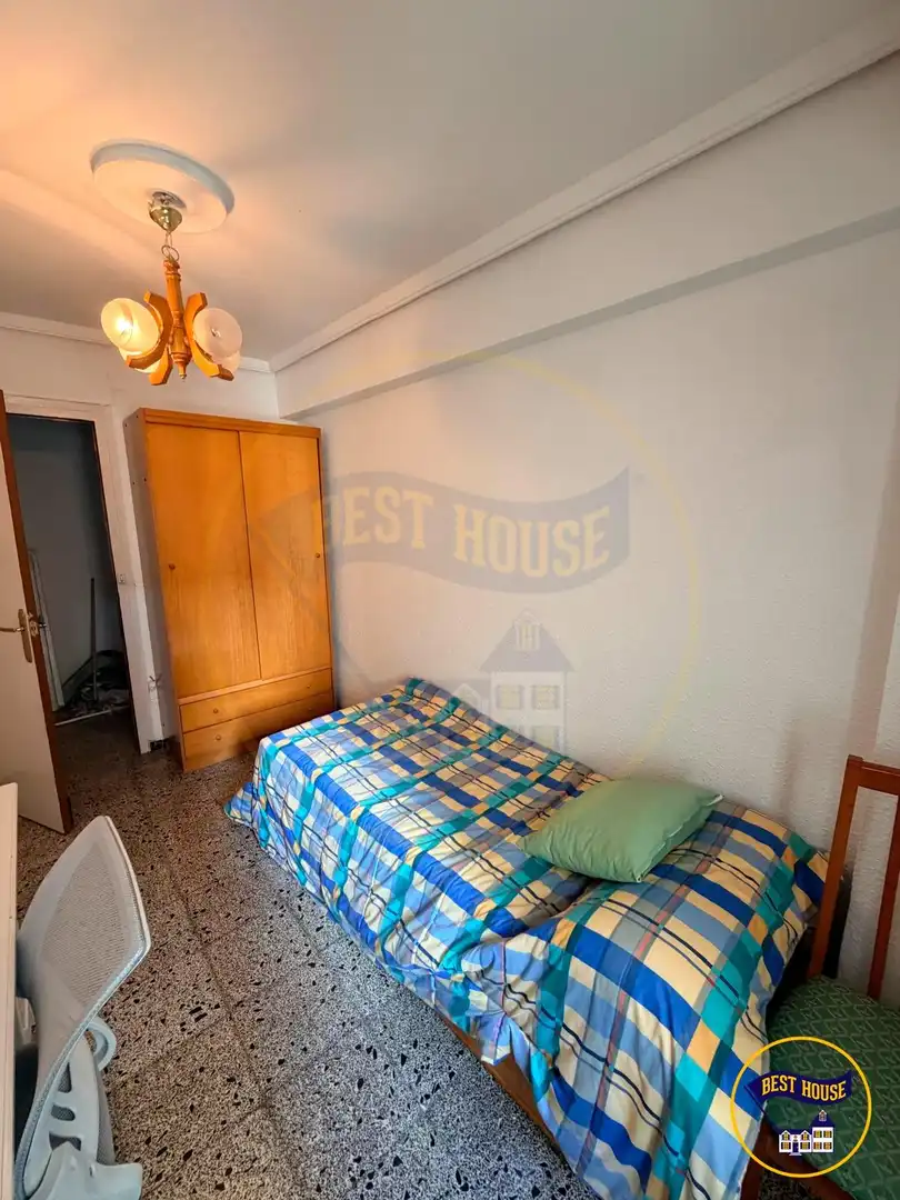 Bedroom of Flat for share in Cuenca  with Heating, Terrace and Furnished