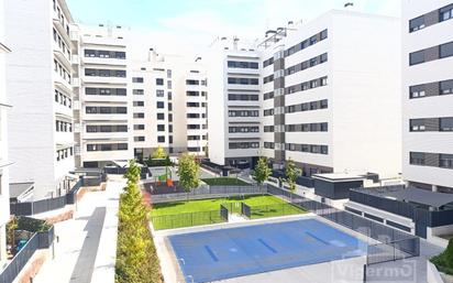 Vista exterior de Pis en venda en Torrejón de Ardoz amb Aire condicionat i Piscina