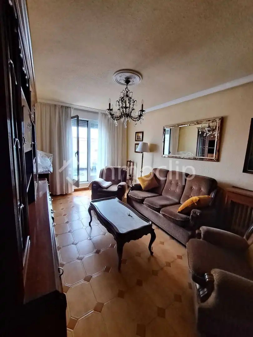 Sala d'estar de Àtic de lloguer en Salamanca amb Calefacció, Terrassa i Moblat
