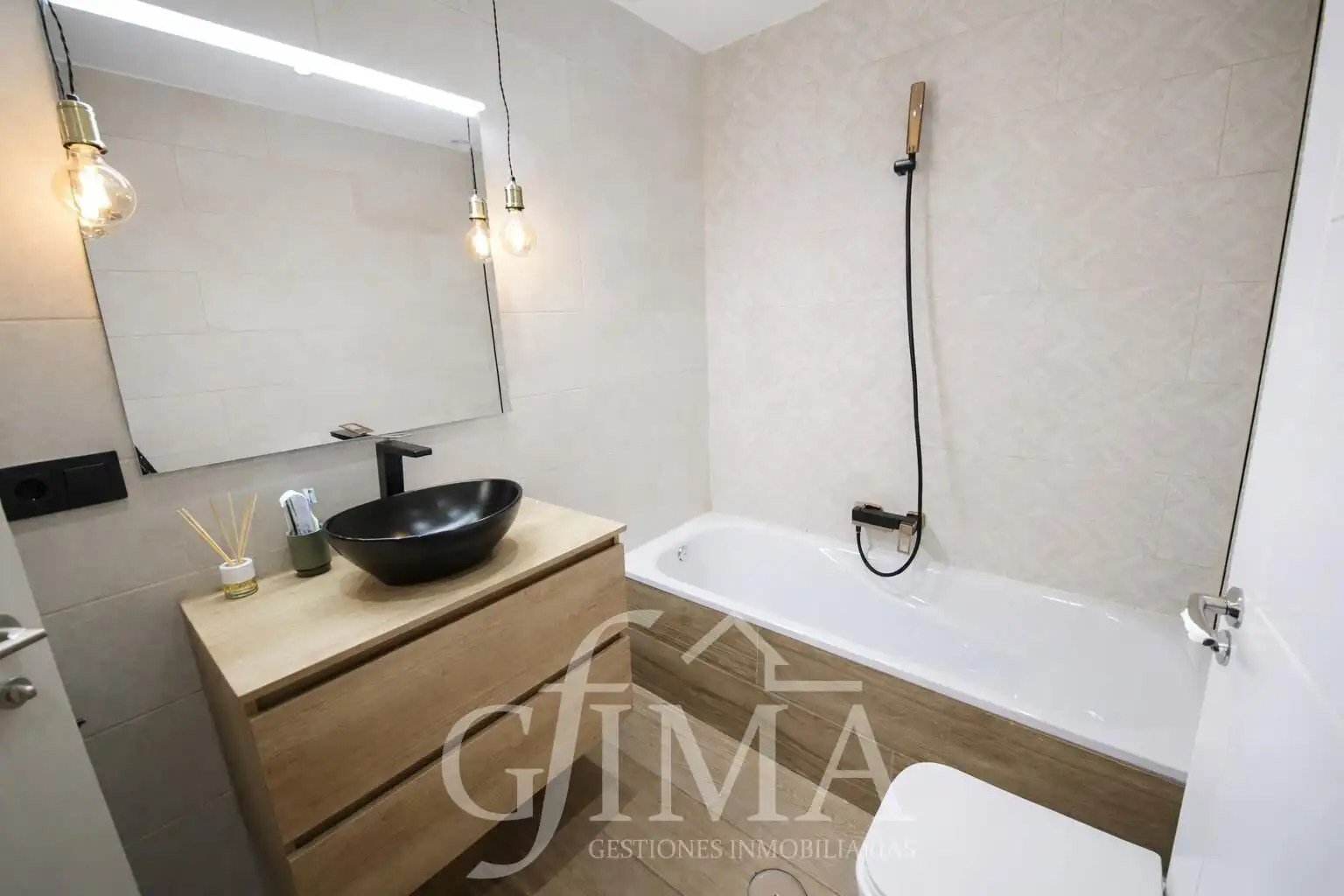 Badezimmer von Erdgeschoss zum Verkauf in Tomelloso mit Klimaanlage und Heizung