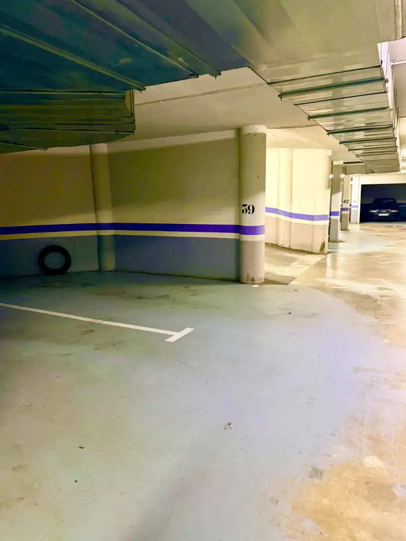 Parkplatz von Garage zur Miete in Centro