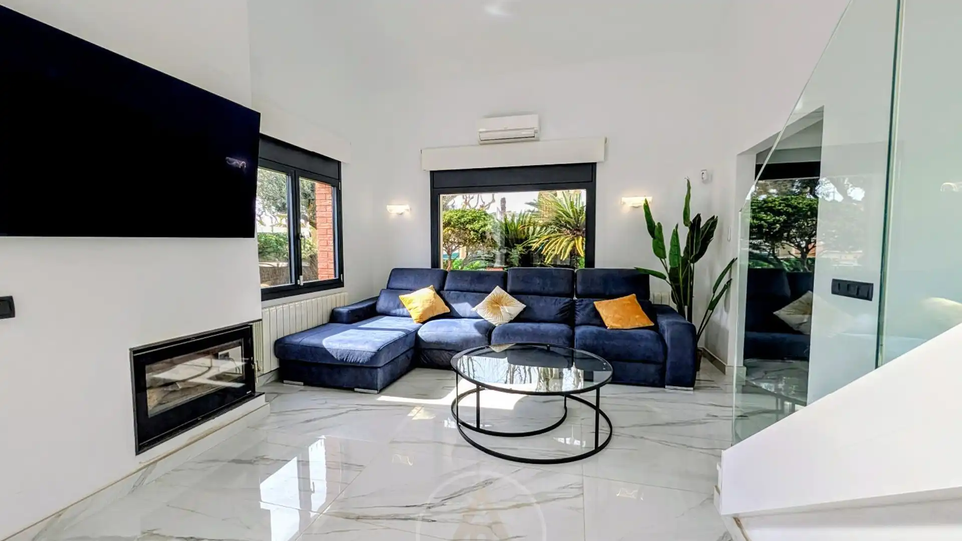 Living room of Houses for sale in Canet de Mar  with Air Conditioner, Heating and Terrace