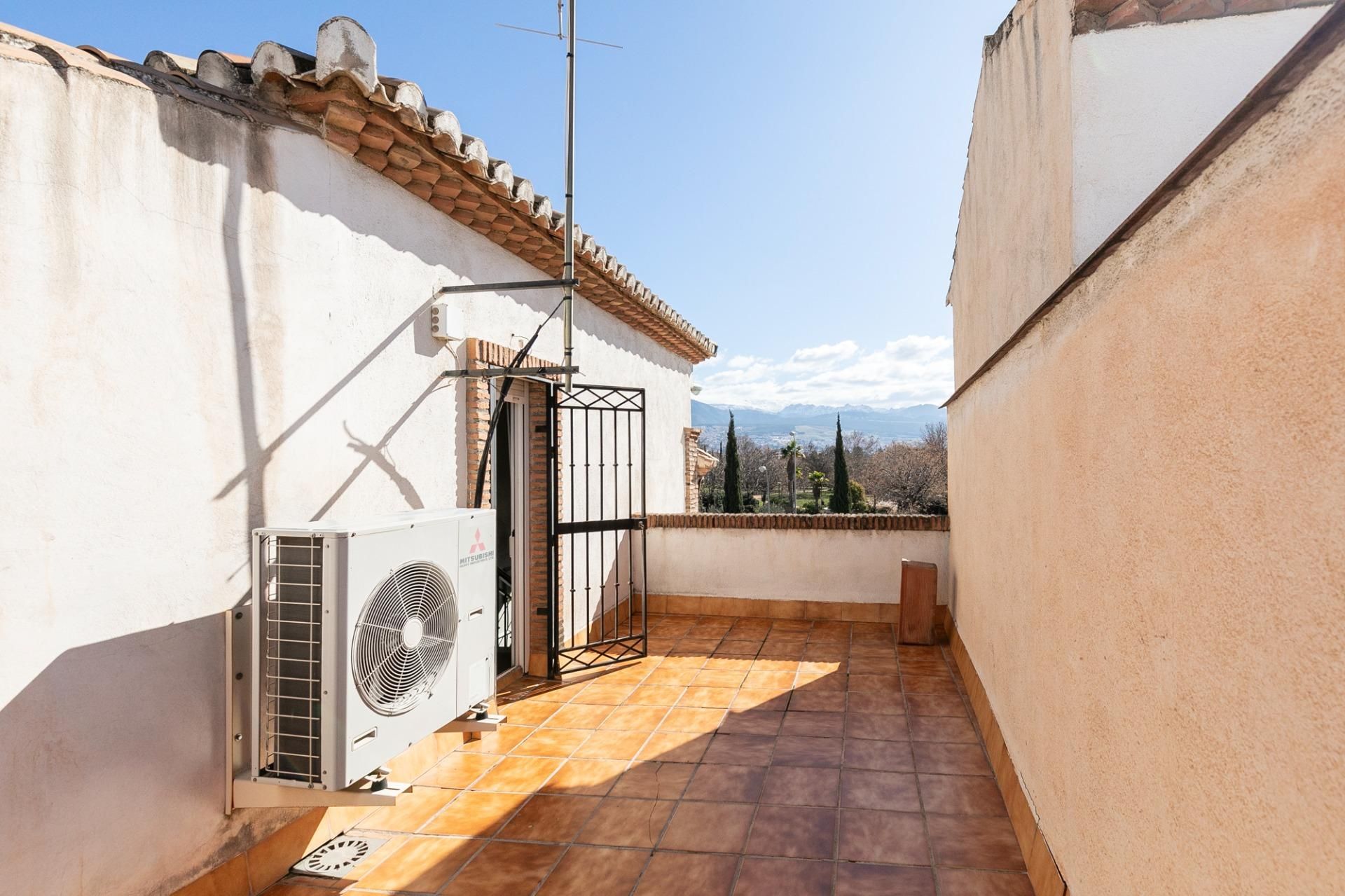 Casa adosada en venta en Calle TORRE DE LA POLVORA, Castaño - Mirasierra