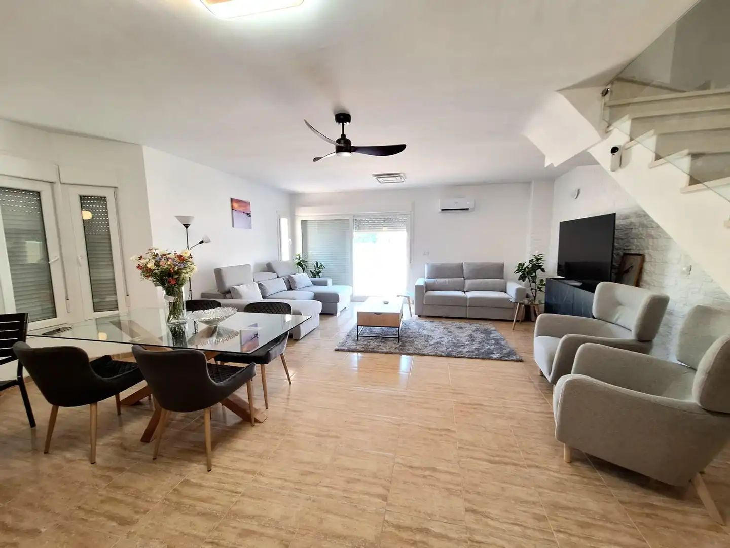 Sala de estar de Casa adosada de alquiler en Fuengirola con Terraza, Trastero y Piscina comunitaria