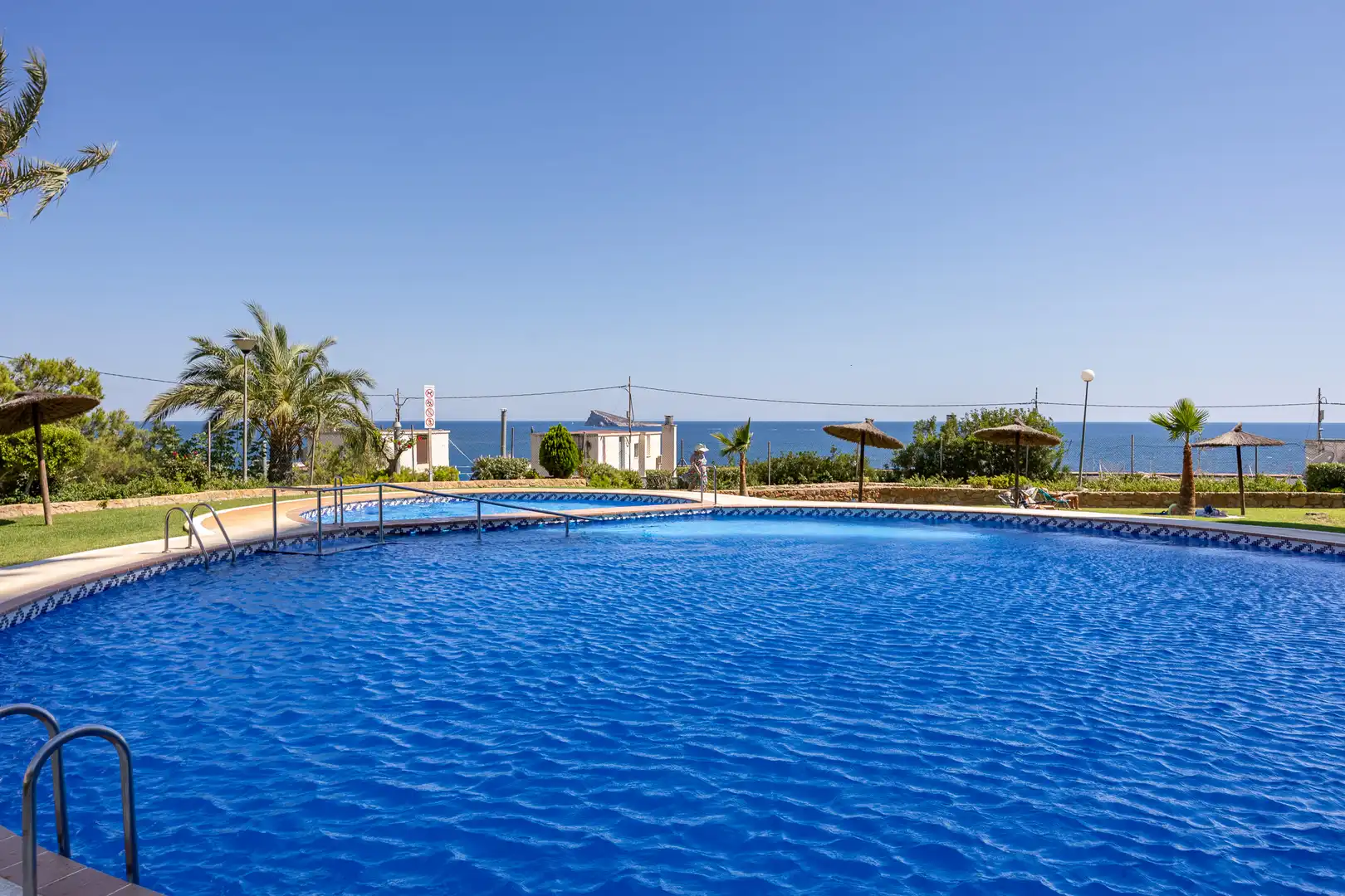 Swimming pool of Apartments for sale in Benidorm  with Swimming Pool, Furnished and Community pool