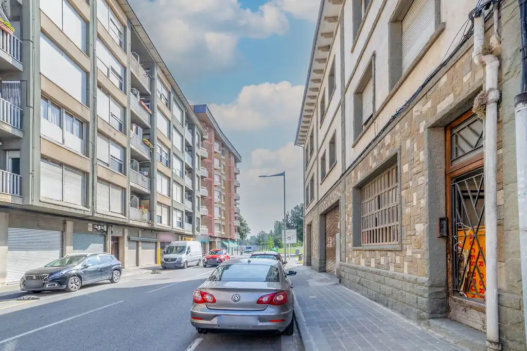 Exterior view of Office for sale in Manlleu