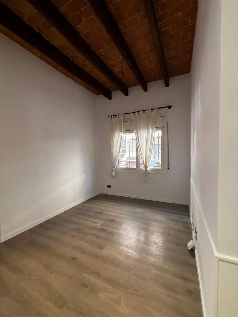 Schlafzimmer von Erdgeschoss zum Verkauf in Badalona mit Klimaanlage, Heizung und Parkett