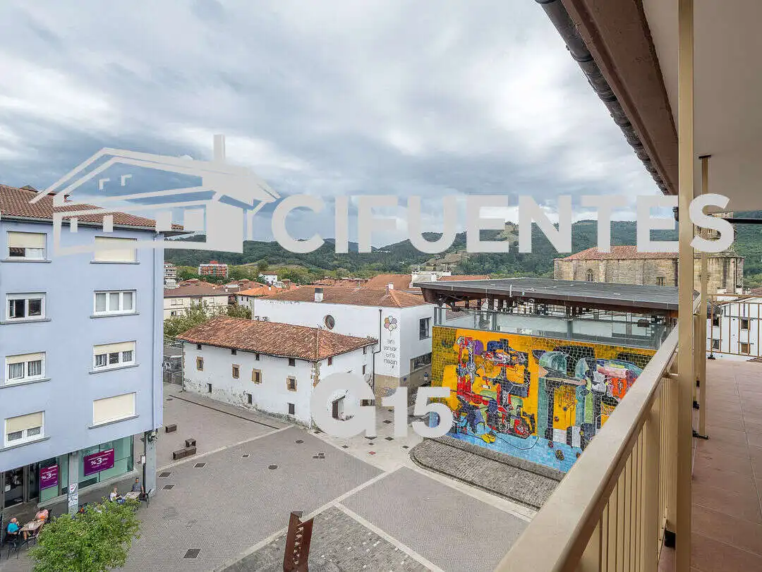 Außenansicht von Wohnung zum Verkauf in Usurbil mit Terrasse, Abstellraum und Balkon