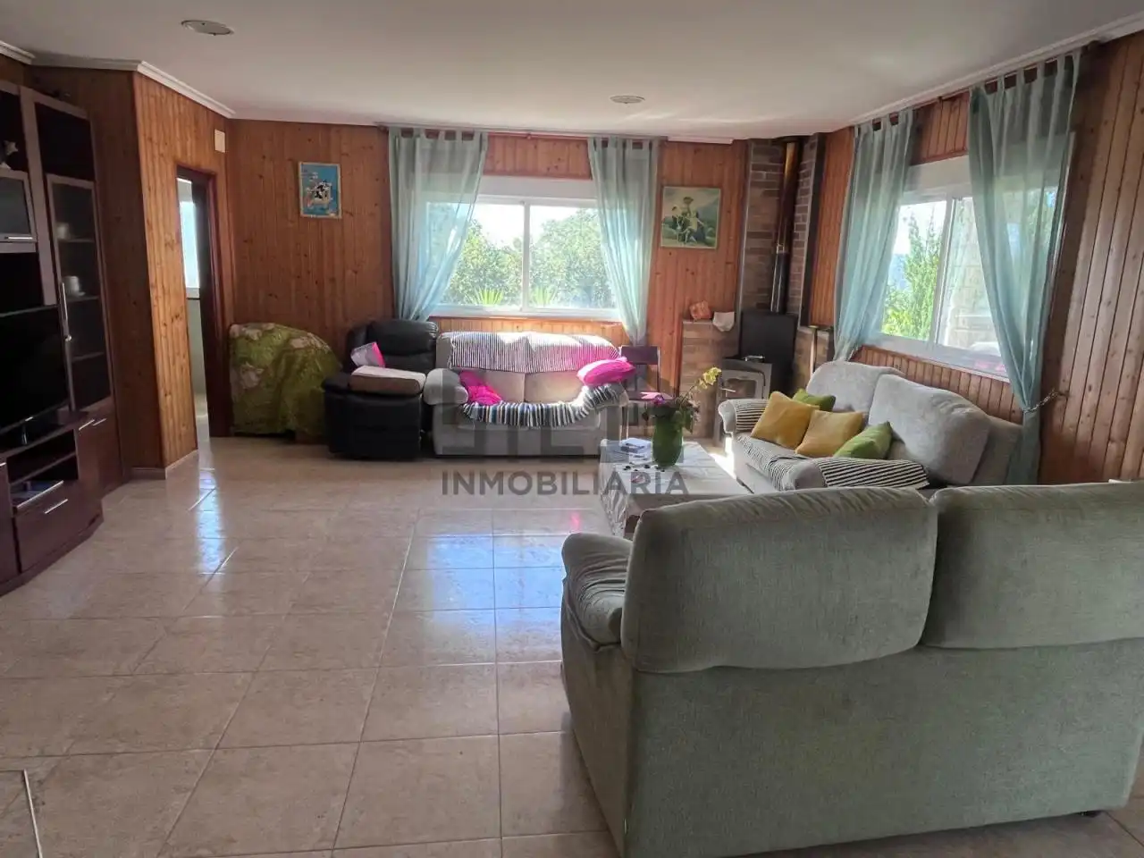 Sala d'estar de Casa o xalet en venda en Ourense Capital  amb Calefacció, Jardí privat i Moblat