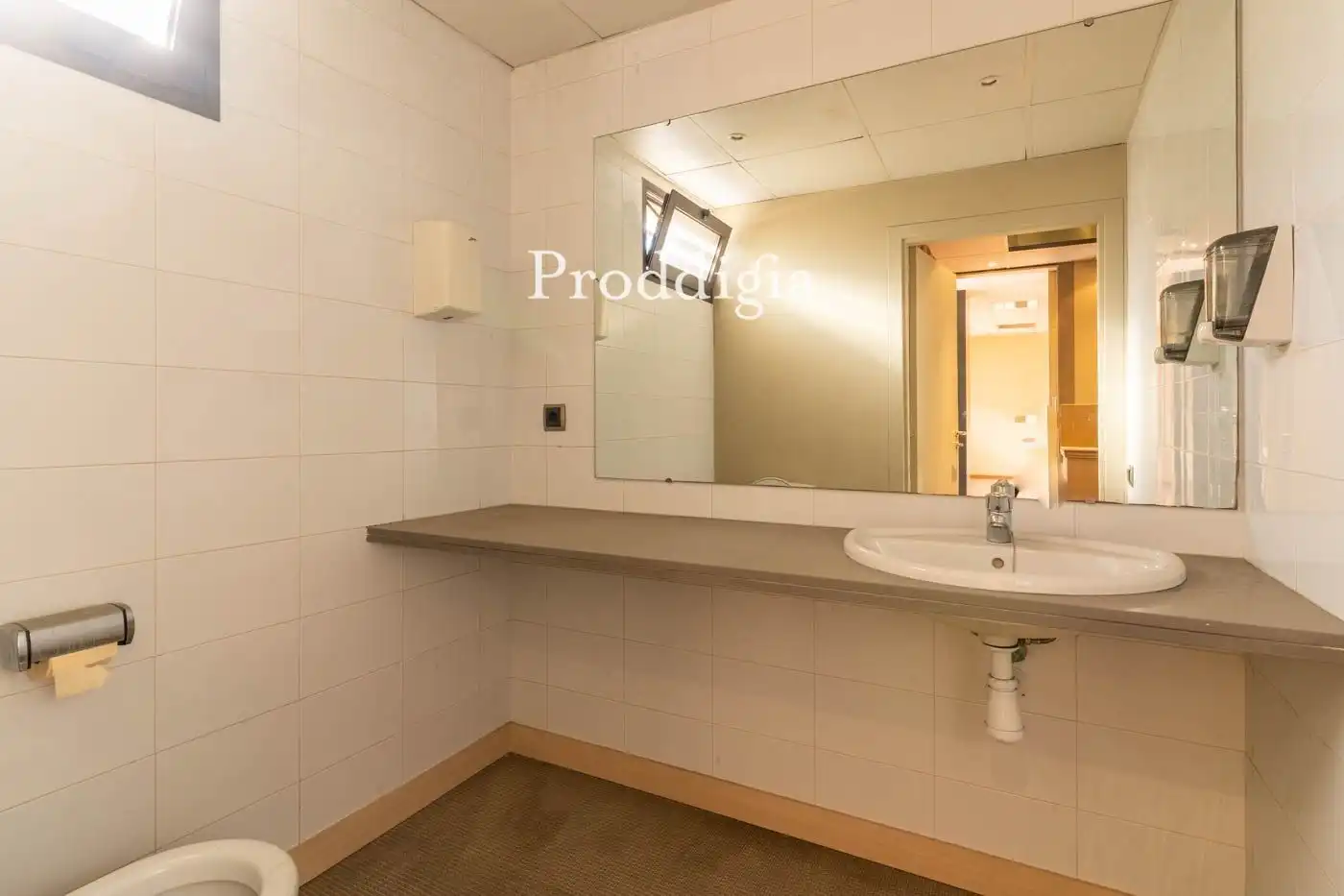 Badezimmer von Büro zur Miete in Sant Cugat del Vallès mit Klimaanlage und Heizung