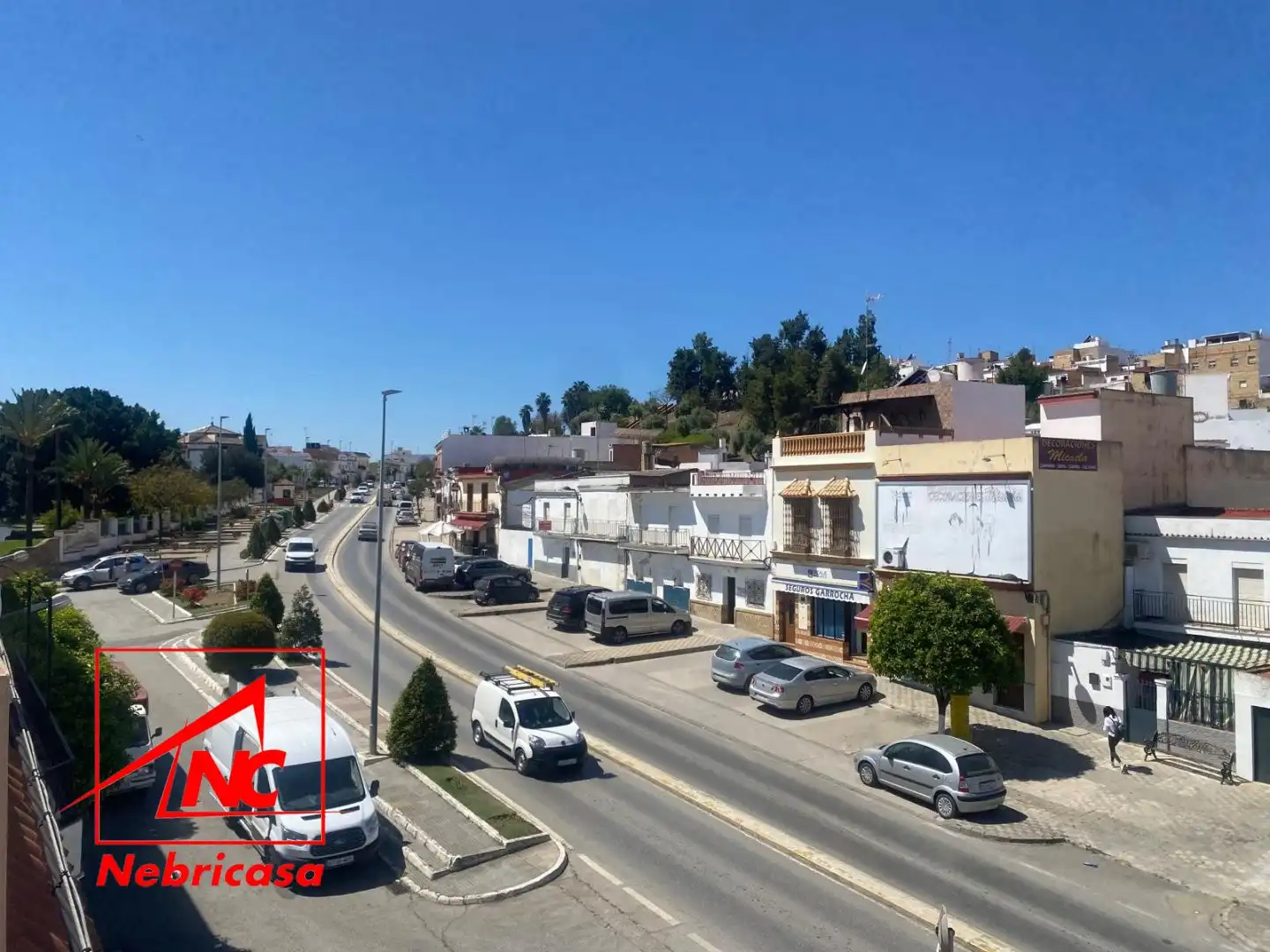Vista exterior de Casa o xalet en venda en Las Cabezas de San Juan amb Terrassa i Balcó