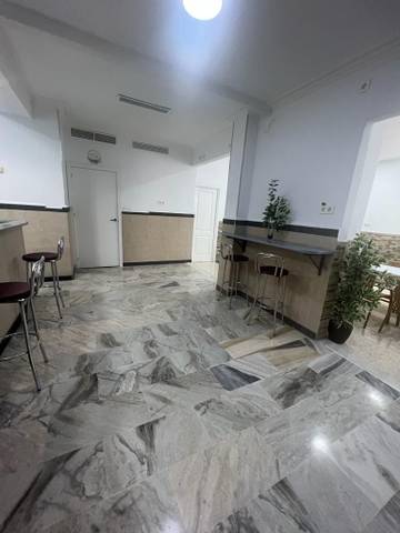 Local comercial en Alquiler en Calle Afganistán en Colores -  Entreparques