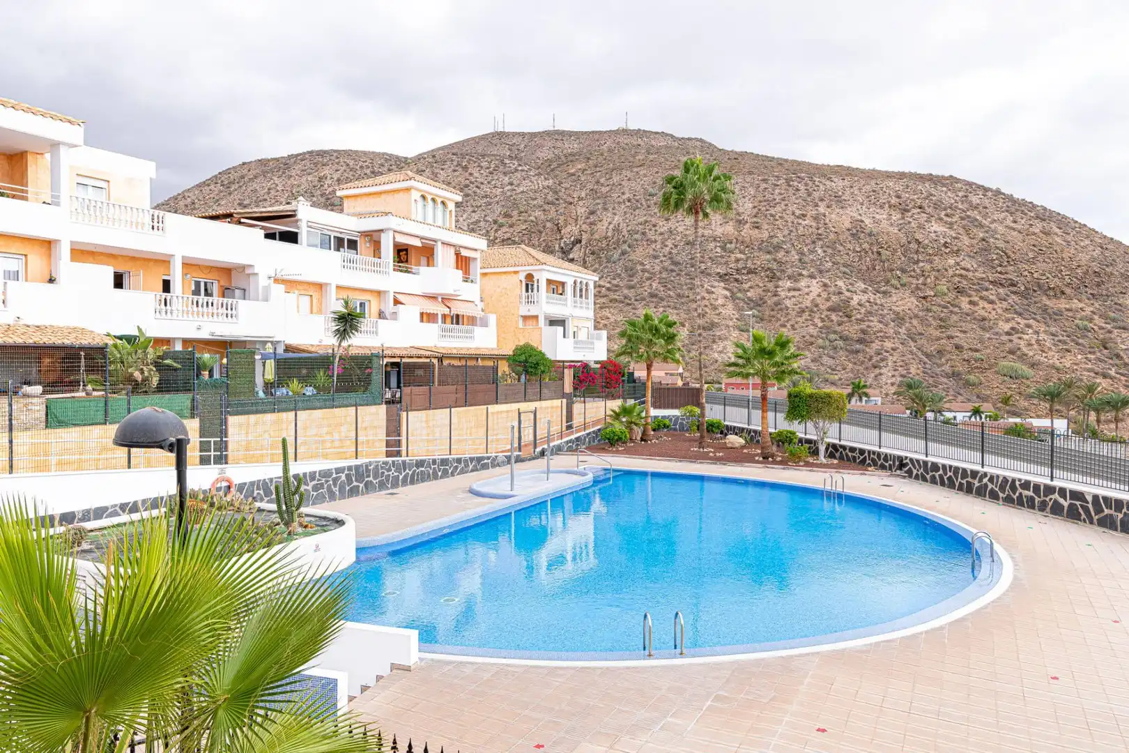 Vista exterior de Piso de alquiler en Arona con Terraza, Amueblado y Piscina comunitaria