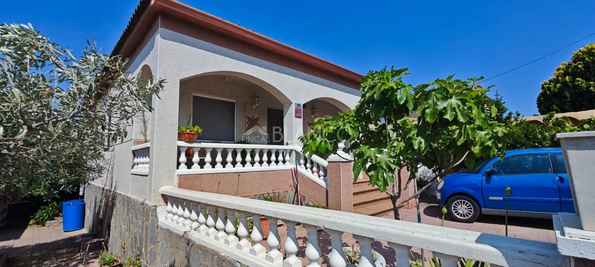 Vista exterior de Casa o xalet en venda en Piera amb Jardí privat, Moblat i Alarma