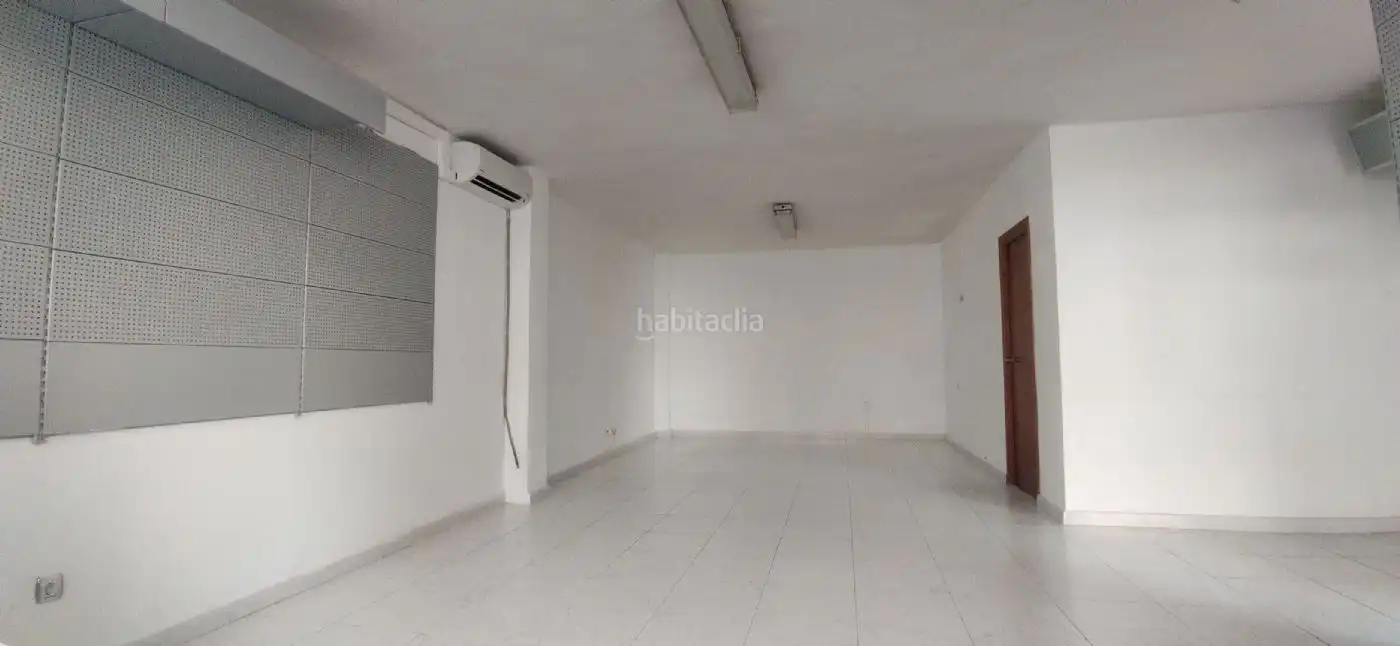 Local comercial en venta en Calle Isla Saltes 9, imagen 3