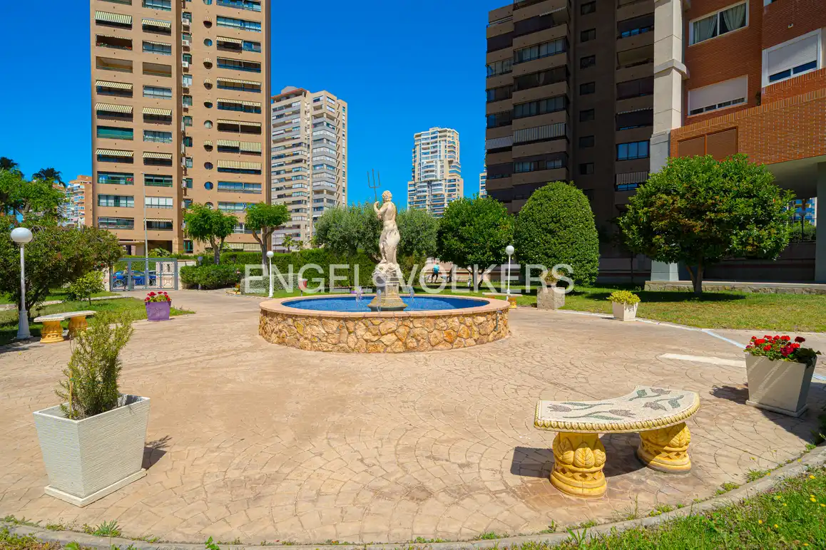 Vista exterior de Apartamento en venta en Benidorm con Aire acondicionado, Trastero y Amueblado