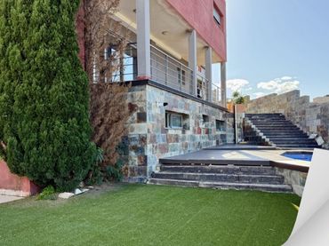 Chalet con balcón en venta en Calle Tombatossals