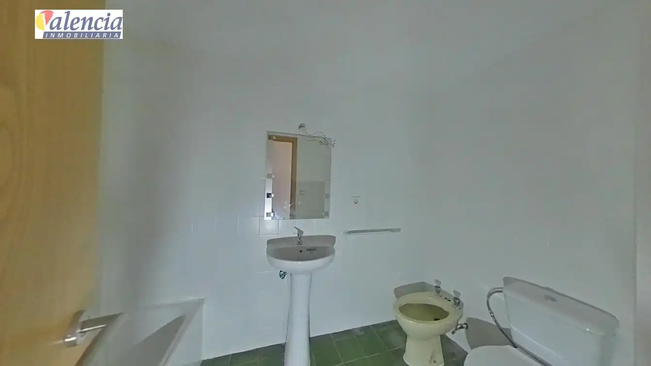 Bathroom of Flat for sale in Paterna