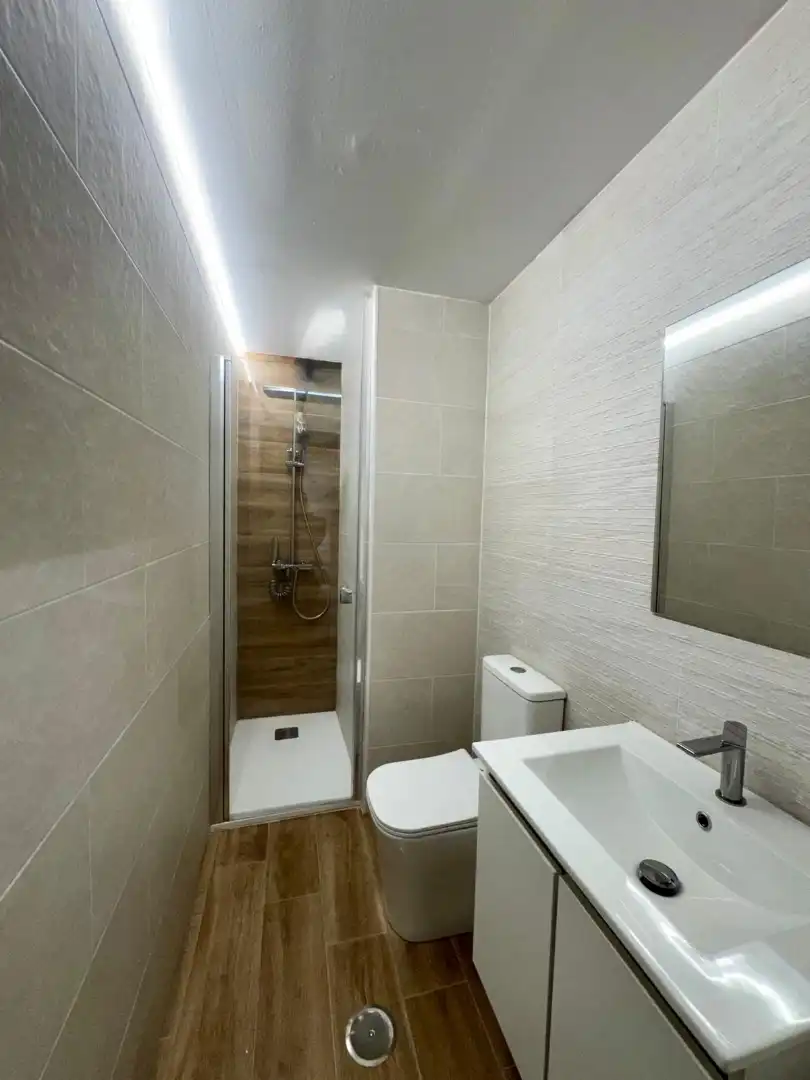 Baño de Piso para compartir en Puerto Real con Parquet, Amueblado y Horno