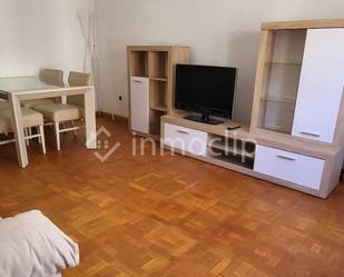 Sala d'estar de Pis de lloguer en Salamanca Capital amb Calefacció i Moblat