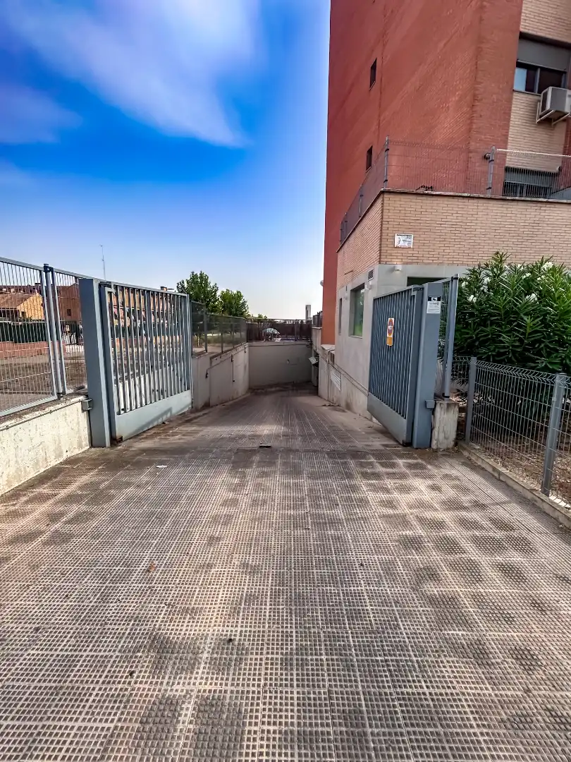 Individual with lift for sale in Calle del Planeta Venus 6, imagen 2
