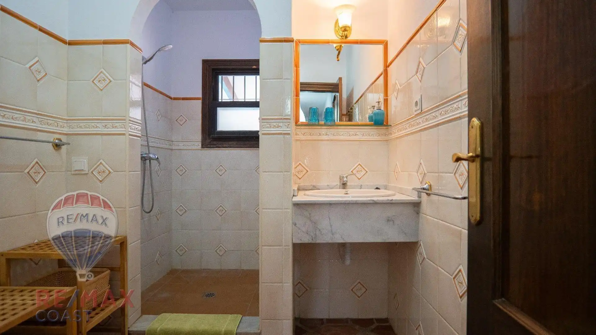 Bany de Casa o xalet en venda en Alhaurín de la Torre amb Aire condicionat, Jardí privat i Terrassa
