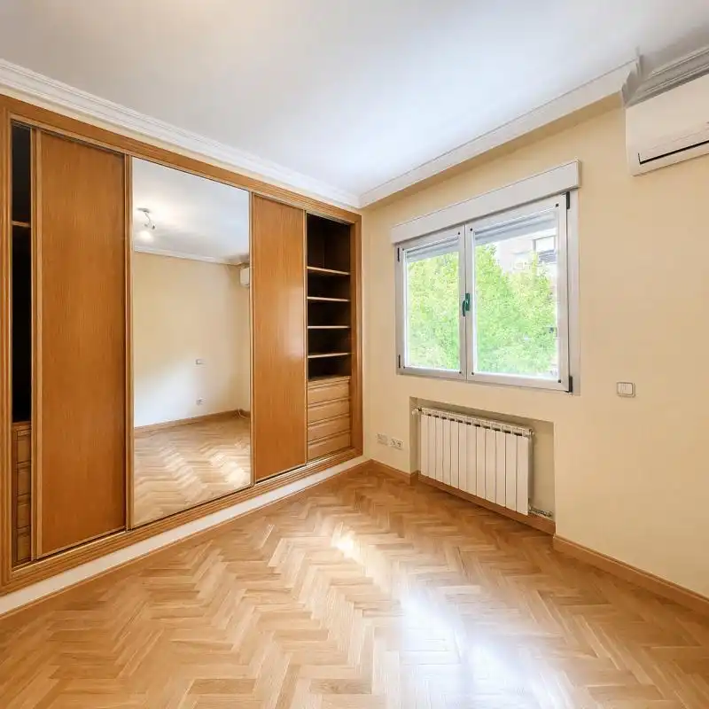 Bedroom of Flat for rent in Madrid  with Air Conditioner, Heating and Swimming Pool
