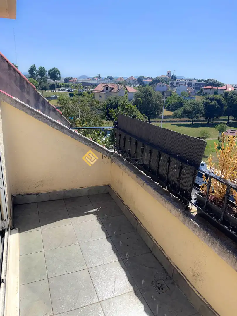 Terraza de Dúplex de alquiler en Santa Cruz de Bezana con Calefacción, Terraza y Amueblado