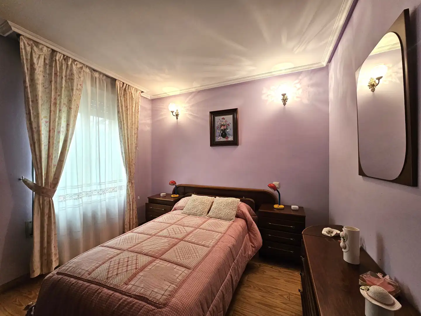 Habitación de Casa adosada de alquiler en Bimenes con Calefacción, Trastero y Amueblado