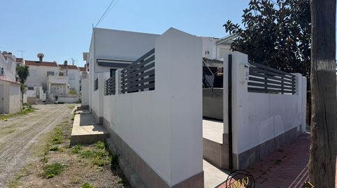 Foto 2 de Casa adosada en venda a Calle Rafael González "machaquito", Zona Carrefour - Urbanizaciones, Torrevieja