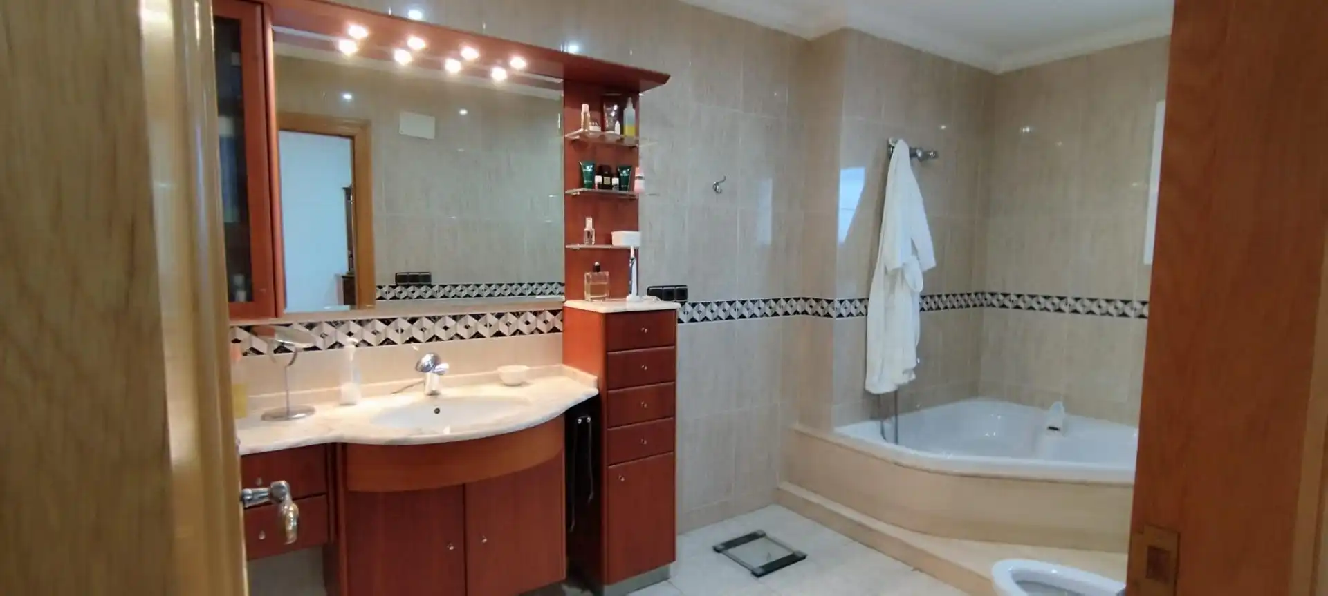 Bathroom of Houses for sale in Elche / Elx  with Air Conditioner, Private garden and Terrace