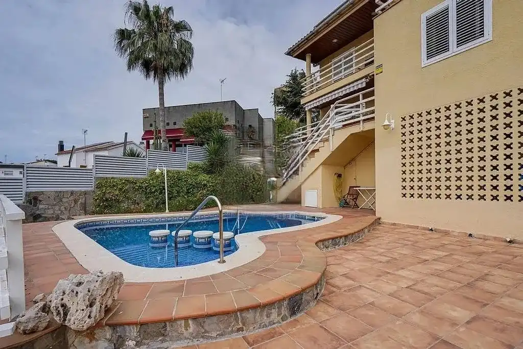 Casa con terraza en venta en Carrer Cretas, imagen 2