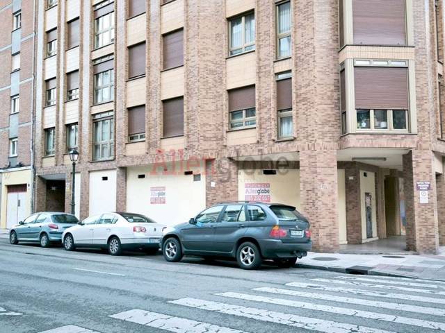 Local comercial en Venta en Calle de José Ramón Tolivar Faes en Montecerrao