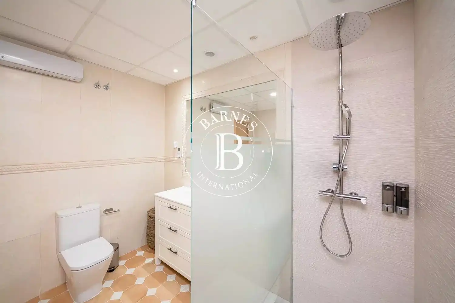 Bany de Apartament en venda en Madrid amb Aire condicionat, Calefacció i Terrassa