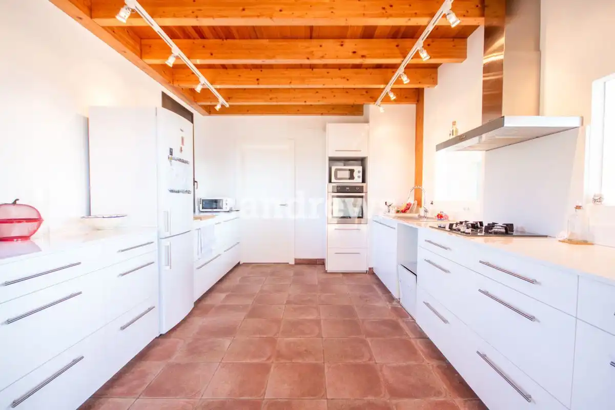 Küche von Country house zum Verkauf in Darnius mit Klimaanlage, Heizung und Privatgarten