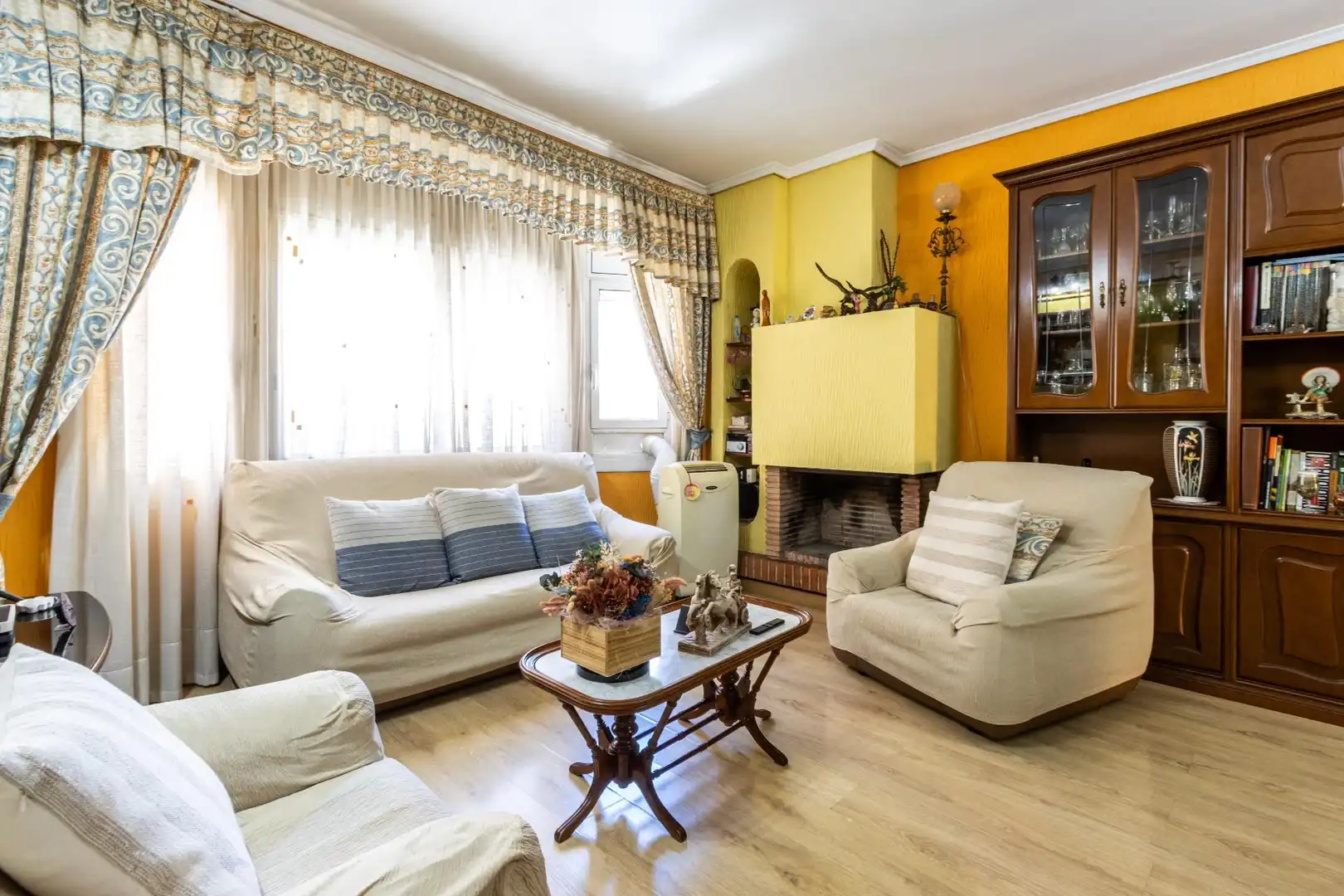 Living room of Detached homes for sale in Sabadell  with Air Conditioner and Heating