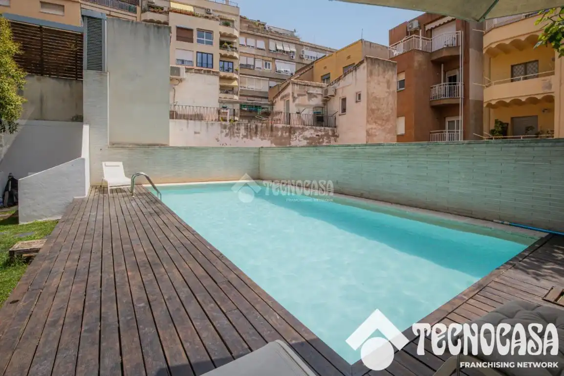 Piscina de Pis en venda en Barcelona amb Aire condicionat i Parquet