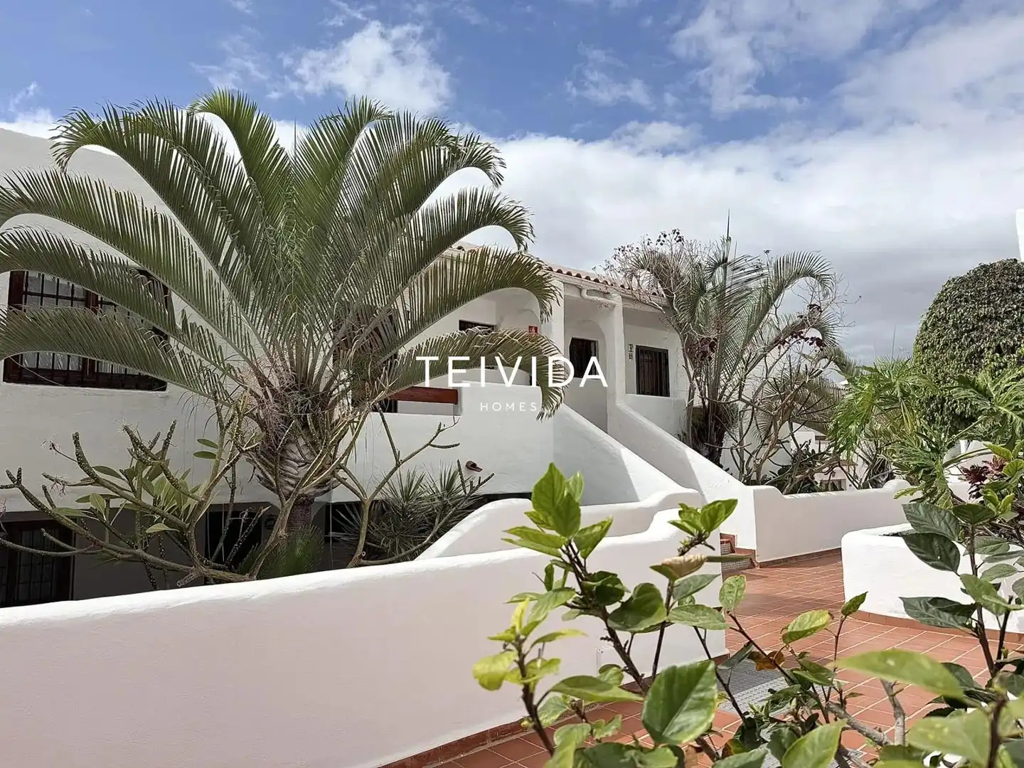 Vista exterior de Piso en venta en Arona con Terraza, Piscina y Piscina comunitaria