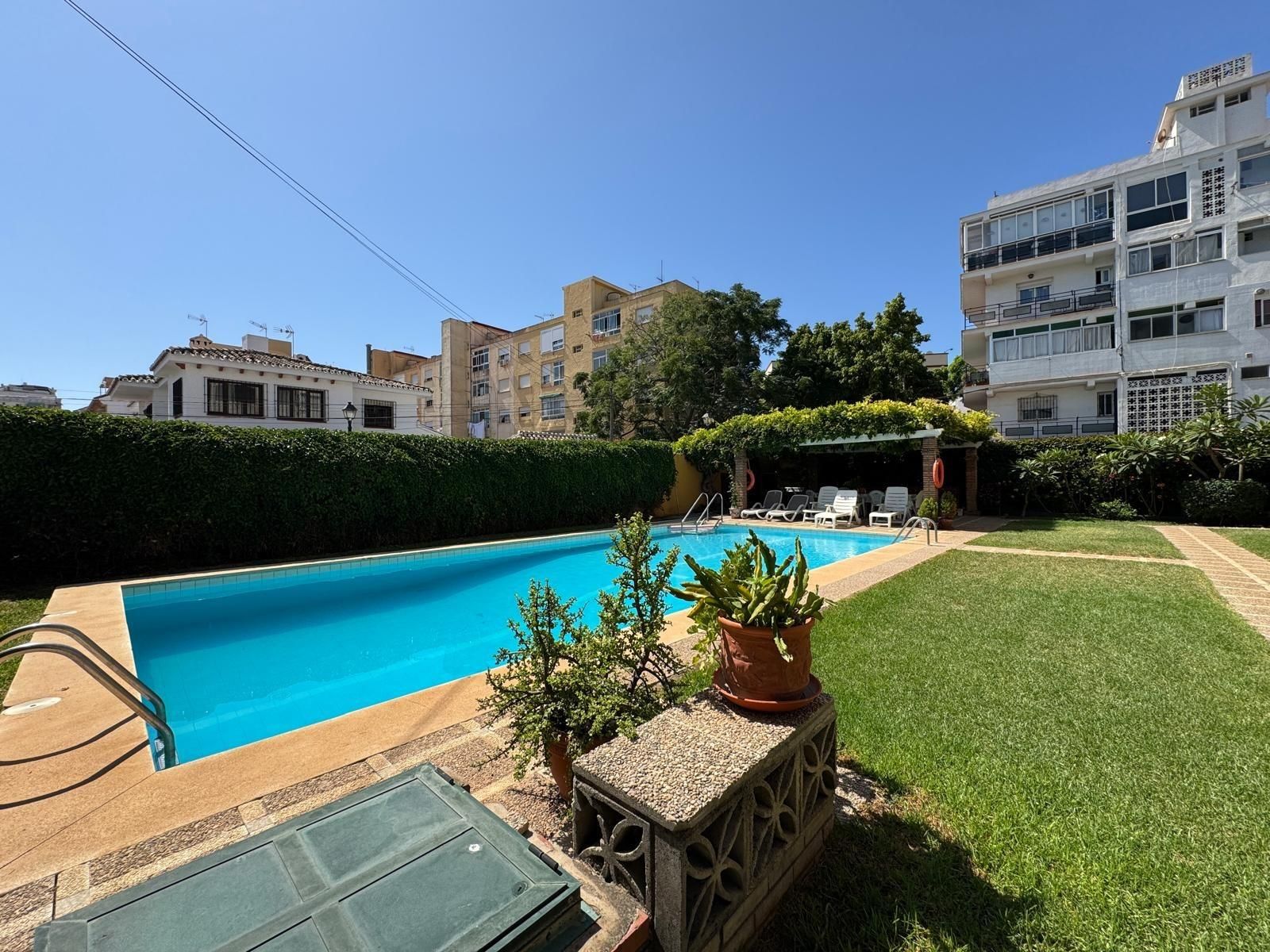 Piscina de Piso de alquiler en Fuengirola con Aire acondicionado, Parquet y Terraza