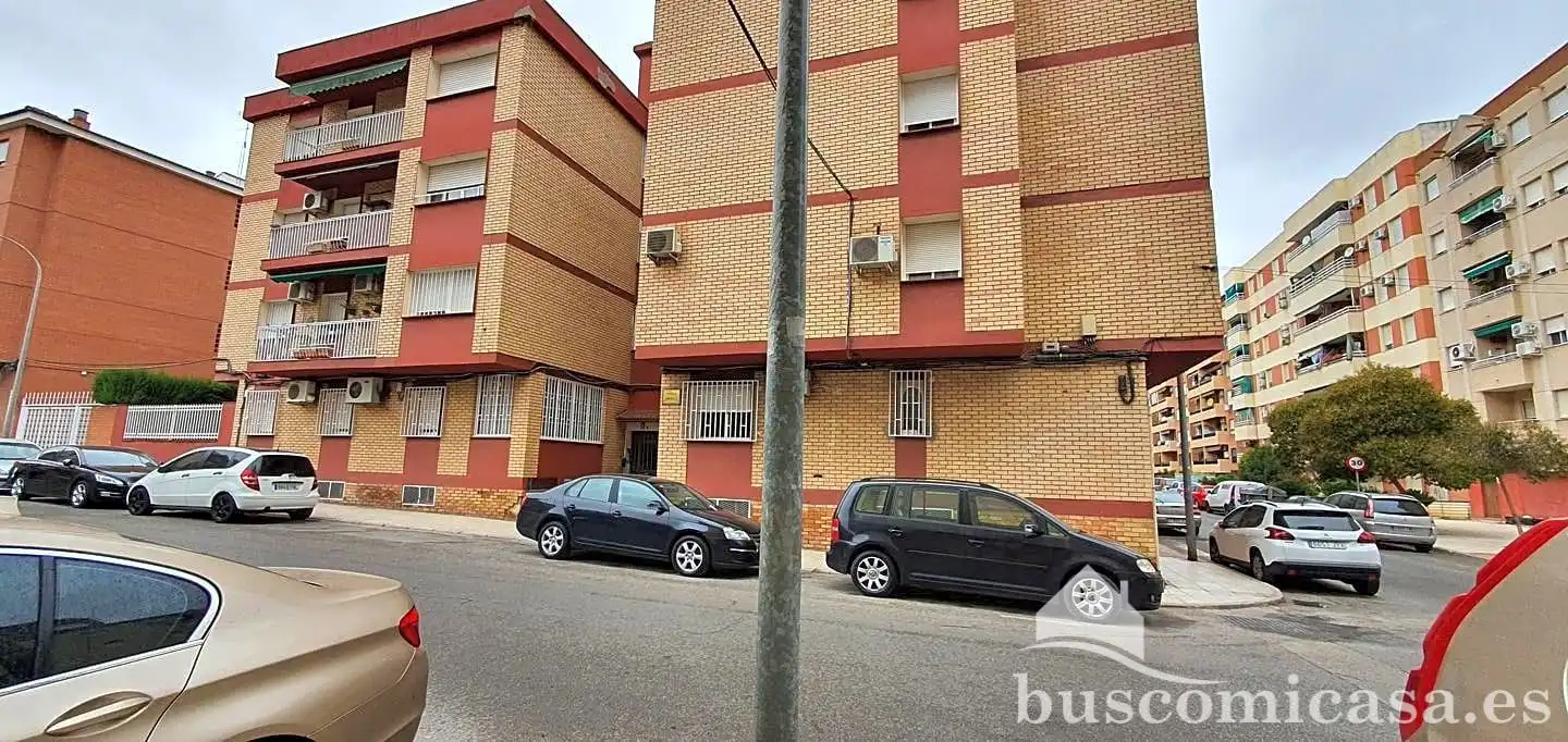 Vista exterior de Planta baixa en venda en Linares amb Aire condicionat i Calefacció