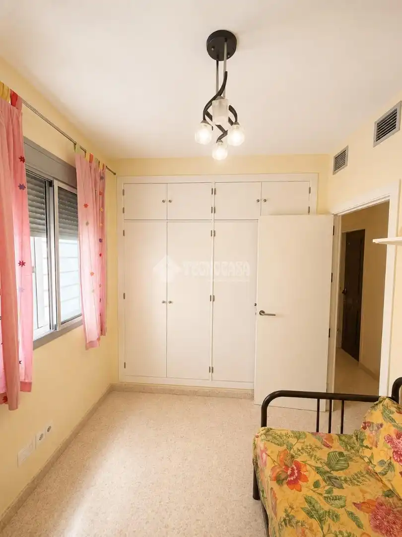 Bedroom of Flat for sale in Sevilla  with Air Conditioner