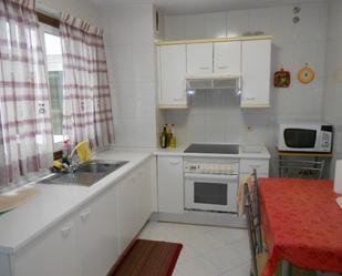 Cuina de Pis de lloguer en Ames amb Calefacció, Traster i Moblat