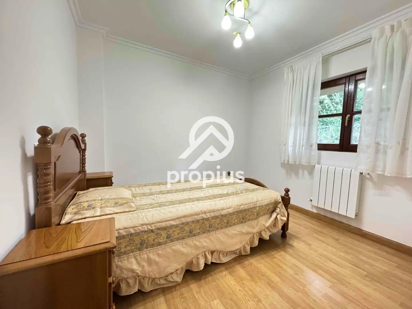 Habitación de Casa adosada en venta en Piloña con Calefacción, Jardín privado y Parquet